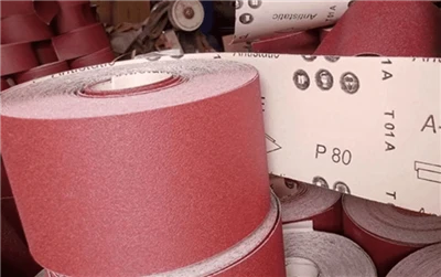 Com s’avalua la resistència al desgast del paper de sorra?